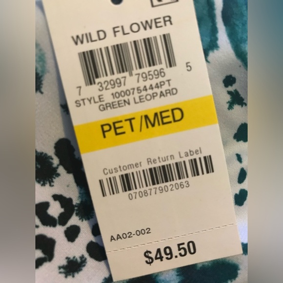 NWT🩵🐆Leopard Split Neck Top - Picture 5 of 5